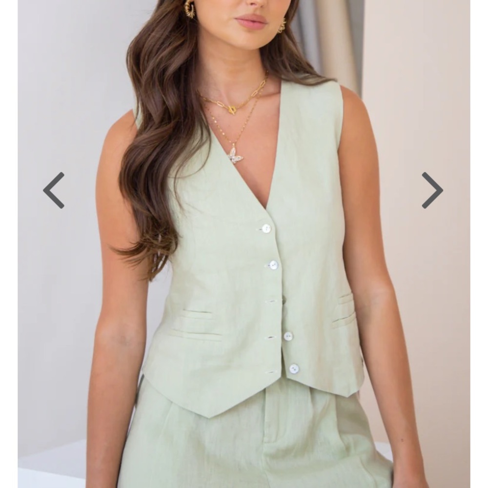 VRG GRL Italian Streets Linen Vest // Sage size 8